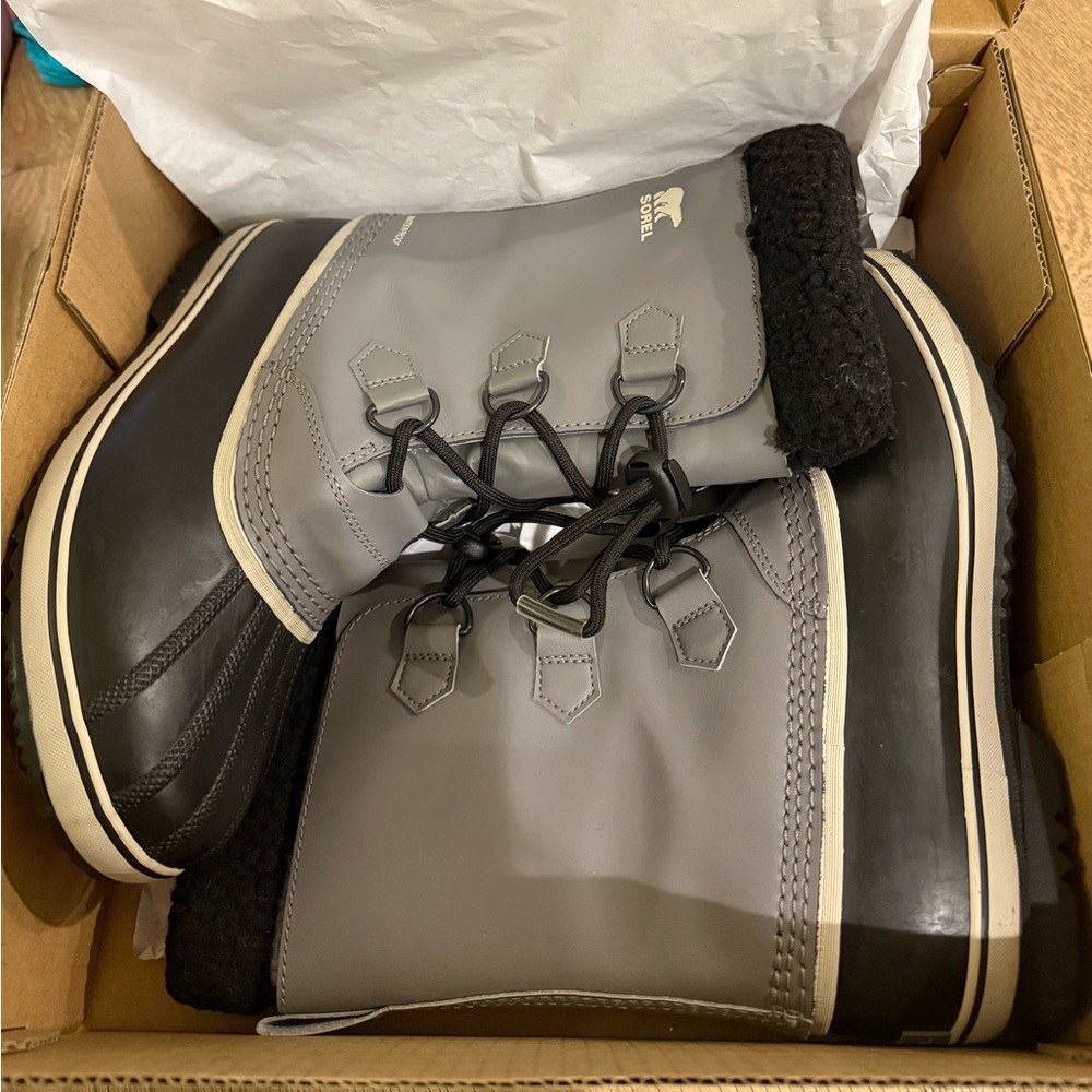 Boys Sorel winter boots size 6 youth